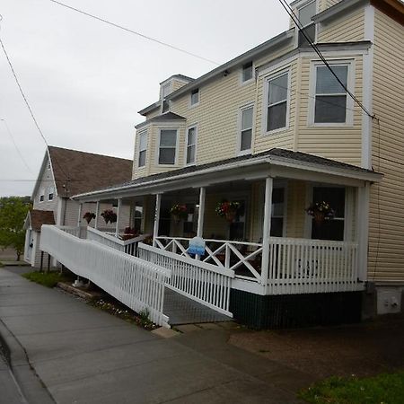 At The Harbourfront B & B North Sydney Exterior photo