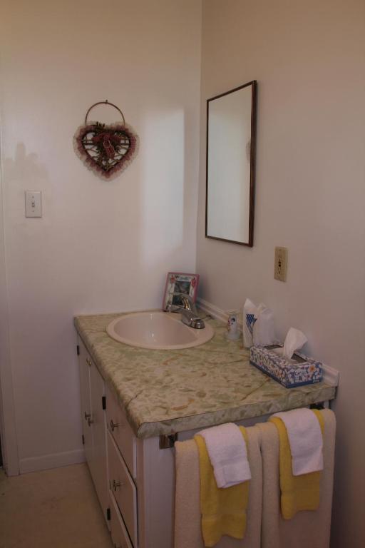 At The Harbourfront B & B North Sydney Room photo
