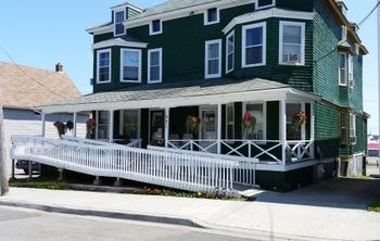 At The Harbourfront B & B North Sydney Exterior photo